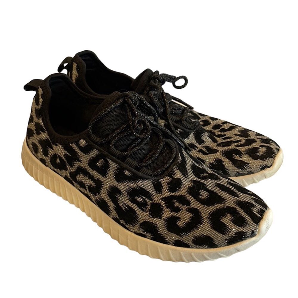Fashion sneakers Lightweight, Shiny, Leopard print shoes Size 8